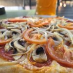 Essen wie Gott in Athen: Die Pizza Vesuvio und die Timo Spezial im Naturfreundehaus Mainblick