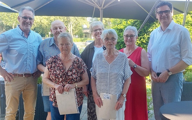 Oberbürgermeister Ralf Hofmann ehrt 65 Jahre Ehrenamt bei der Tafel Schweinfurt e. V.