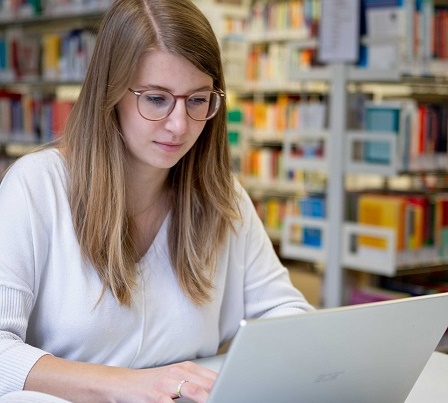 Maximales Studienerlebnis bei maximaler Flexibilität: Für die Online-Studiengänge der THWS sind Bewerbung noch bis 15. Juli möglich