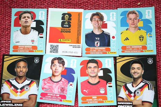 Unbekannter schlägt Tankstellenmitarbeiterin wegen Fußballsammelbildchen zur FIFA-WM