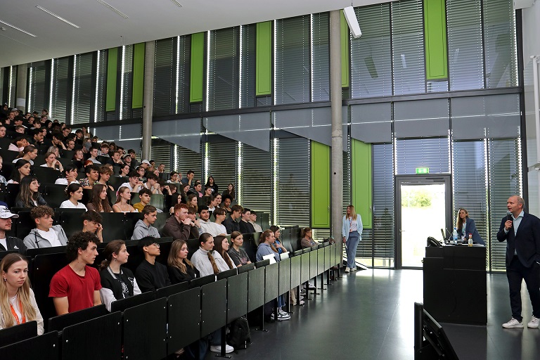 Science4All mit Science4Fem am Freitag, 12. Juni 2026: Campusführung, Vorstellung von Studiengängen, Vorträge zu Gleichstellung und ein Award