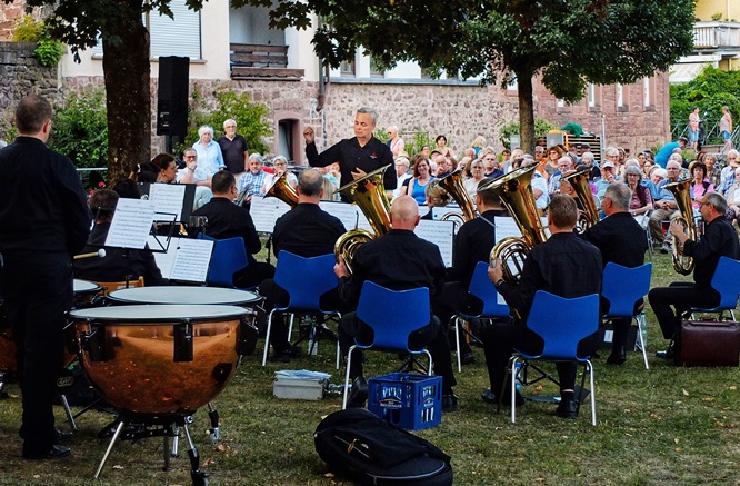 Serenade der Stadtkapelle Lohr: Musikalische Reise durch die verschiedensten Stilepochen