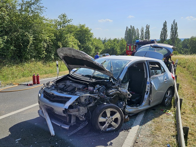 Schwerer Verkehrsunfall bei Volkach fordert am Sonntagnachmittag zwei Verletzte