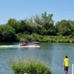 Erfolgreiche Wasserrettung nach Wakeboard Unfall: Mann zog sich auf dem Main bei Hirschfeld schwere Verletzungen an der Wirbelsäule zu