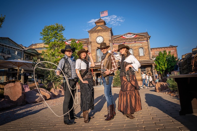 Neuer Meilenstein für die Silver Lake City: Die Riverside Western Lodge im Europa-Park wurde feierlich eröffnet
