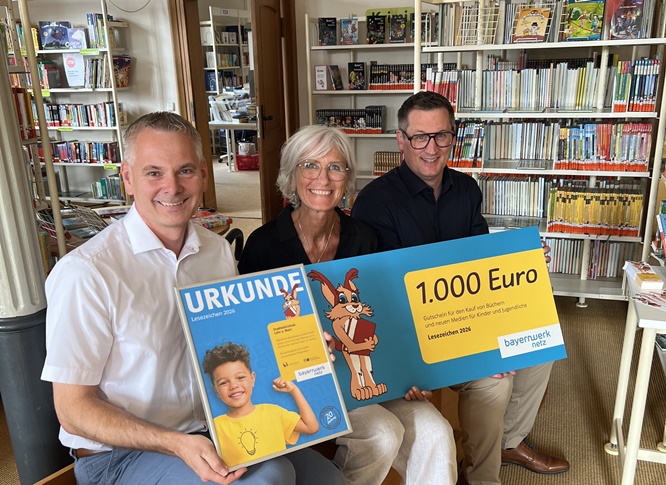 Stadtbibliothek Lohr a.Main erhält „Lesezeichen“ des Bayernwerks und 1.000 Euro für neue Medien