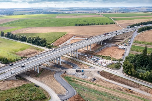 Der Ersatzneubau der Talbrücke Stettbach der Autiobahn A7 ist fertiggestellt