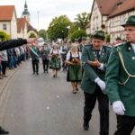 Weil er Glas in den Festumzug des Nüdlinger Schützenvereins warf: 40-Jähriger muss sich in Strafverfahren verantworten