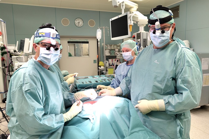 Hohe Expertise, exzellente Behandlungsqualität und starke Forschung überzeugen Auditoren: Referenzzentrum für Endokrine Chirurgie am UKW erneut erfolgreich zertifiziert