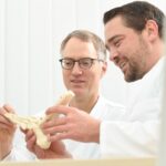 Stechende Schmerzen bei den ersten Schritten: Doch nicht jeder Fersensporn ist die Ursache