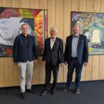 Zwei Rückert-Bilder von Gerhard Göbel finden im großen Besprechungsraum eine neue Heimat im Leopoldina-Krankenhaus