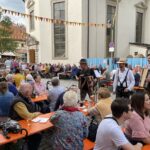 Die Zürcher Gemee lädt am ersten Augustsamstag zum idyllischen Weinfest in die Gassen des Zürch