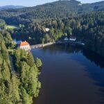 Zwischen Wasser und Felsen: Wandersteig Höllensteinsee im Viechtacher Land verspricht intensives Naturerlebnis