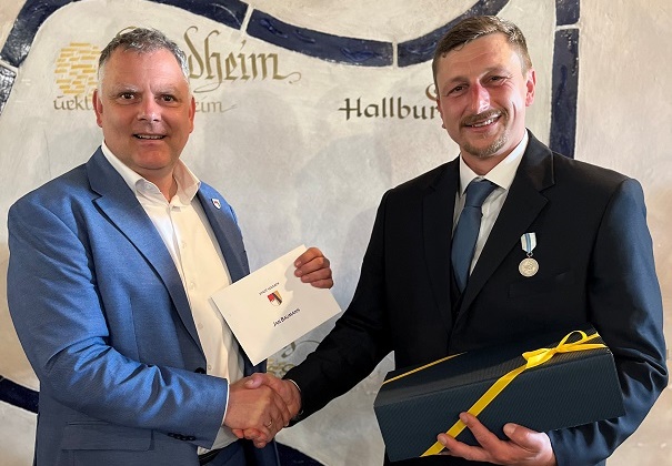 Ohne zu zögern Leben gerettet: Volkacher Jan Baumann wurde mit der Christophorus-Medaille ausgezeichnet