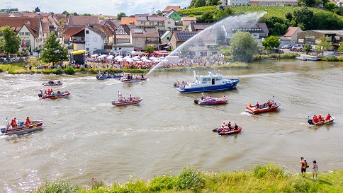 Mainschleifen-Fährenfestival lockt nach Wipfeld und Fahr: Buntes Rahmenprogramm mit Musik und Kulinarik und Fährenwette