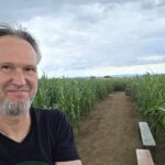Im Schweinfurter Maislabyrinth Richtung Maibach kann man historische Landmaschienen finden – oder sich für immer verlaufen – FOTOS!