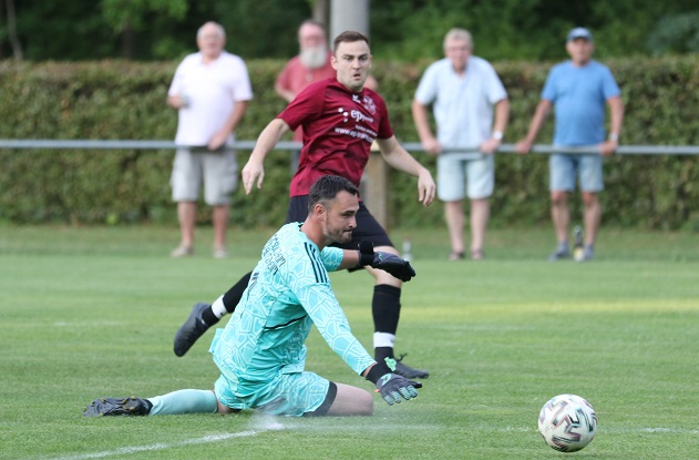 Mönchstockheim triumphiert im Gemeinde-Classico: Das sind die Überraschungen der ersten Runde im Kreispokal in Schweinfurt – FOTOS VOM SIEGTOR!