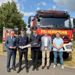 „HLF 20“ in Altfeld übergeben: Team der Feuerwehr freut sich über ein neues Einsatzfahrzeug