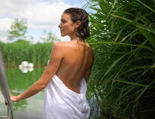 SomMEERzeit-Finale mit Sunset Beats in der Obermain Therme: Mediterrane Aromen, Sommer-Sauna und wohlig warme Thermalsole sorgen für Urlaubsgefühl