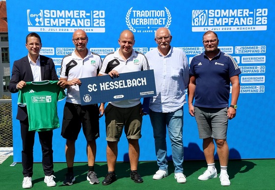 80 Jahre Bayerischer Fußball-Verband: Sommerempfang feiert Fußball und Ehrenamt, 22 Vereine aus 22 Kreisen geehrt