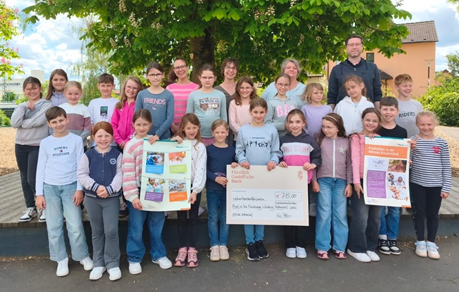 Kommunionkinder aus Rottendorf spenden 715 Euro für Harl.e.kin-Nachsorge