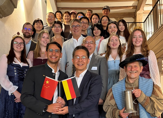 Internationale Gäste in Kitzingen: Dem Besuch einer chinesischen Delegation könnten weitere Gruppen aus fernen Ländern folgen