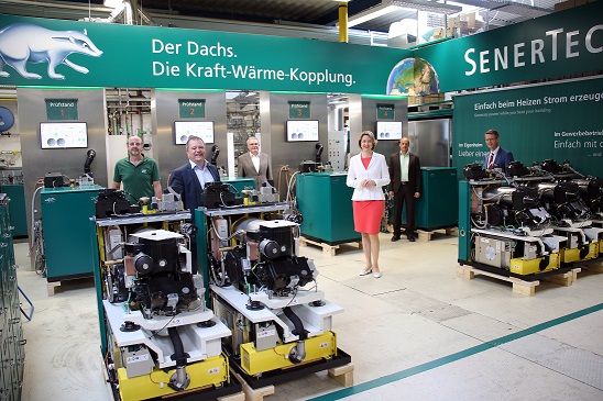 Bundestag beschließt Gebäudemodernisierungsgesetz mit Kraft-Wärme-Kopplung: Anja Weisgerber hat neue Hoffnung für den Dachs von SenerTec und die Zukunftstechnologie aus Schweinfurt