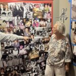 Eine Ausstellung für alle Generationen: Die „Wild-Times“ sind noch bis zum 30. August in der Rathaushalle zu erleben