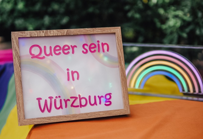 Für eine offene Gesellschaft: Wer erhält den mit 1000 Euro dotierten queeren Preis der Stadt Würzburg?
