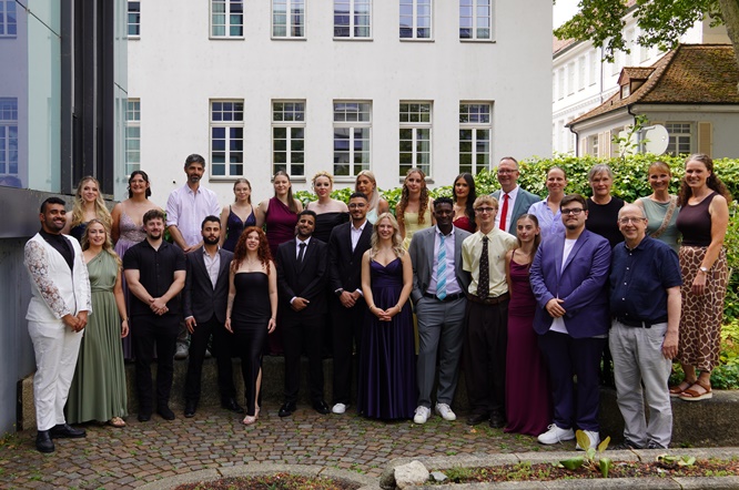 Erfolgreicher Ausbildungsabschluss am Krankenhaus St. Josef für 19 Absolventen