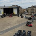 Ton, Licht und kilometerweise Zaun: So entsteht der HUK-COBURG open-air-sommer