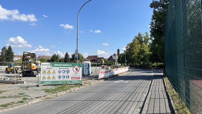 Sperrung am Kitzinger Bleichwasen aufgrund der Arbeiten am ehemaligen Schotterparkplatz