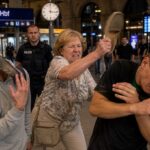 Streitigkeit eskaliert: 61-Jährige soll mit einem Schuh auf zwei Männer eingeschlagen haben