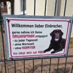 Beute im Wert von mehreren tausend Euro: Nach einem Einbruch in ein Mehrfamilienhaus sucht die Kripo nach Zeugen