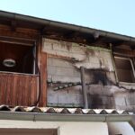 In Ettleben hat´s gebrannt: Gelagerte Materialien fingen Feuer, Angriffstrupp unter schwerem Atemschutz betrat das Gebäude