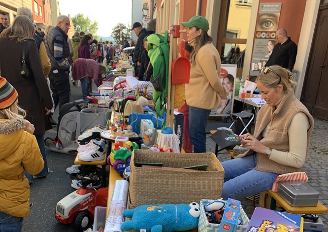 Flohmarkt für Kinder im Rahmen des Haßfurter Straßenfestes 2026, Wochenmarkt startet nach der Sommerpause