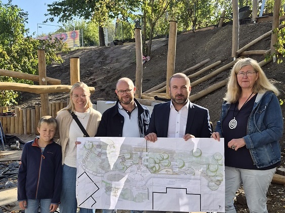 Rund 240.000 Euro für die Sicherung und das Spielareal: Neuer Hanggarten für die Kindertagesstätte Schonungen