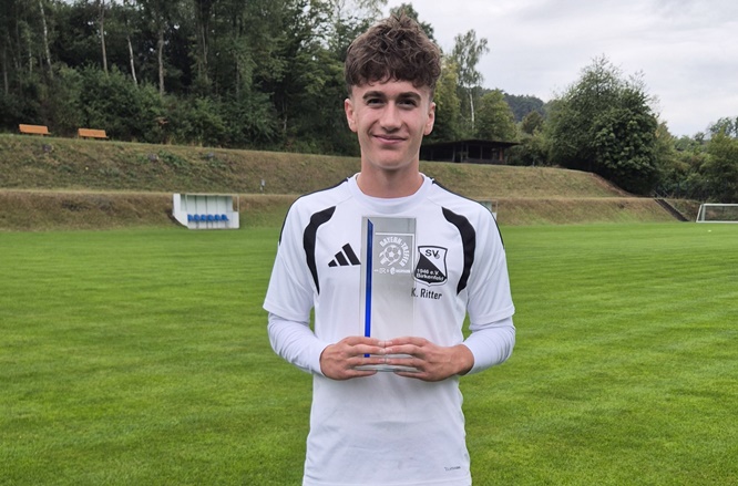 Kilian Ritter vom Bezirksligisten SV Birkenfeld erzielte den „Bayern-Treffer des Monats“ Juli 2026