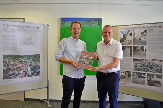 Neue Broschüre „40 Jahre Altstadtsanierung“ ist erschienen: Stadt Marktheidenfeld lädt Interessierte in die Stadtbibliothek ein