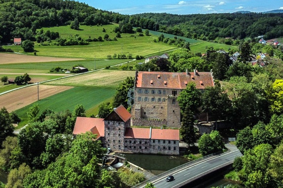Besonderes Ferienprogramm: Eine Sommernacht unter Fledermäusen zu Zeiten der Dämmerung über Schloss Aschach