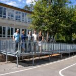 Investitionen in Bildung: Fensteraustausch und Fassadenanstrich an der Fanny Koenig- und zweiter Fluchtweg für die Steinbachtal-Burkarder-Grundschule