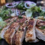 Essen wie Gott in Franken: Der Salat mit Hähnchenbruststreifen im Gasthaus Glückstein in Serrfeld