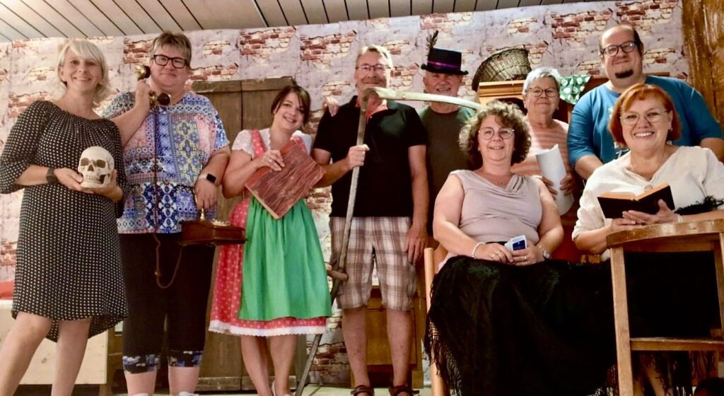 Die Theatergruppe St. Nikolaus in Sand am Main lädt ein zu „Schädelschabernack (Boandlgeheimnis)“
