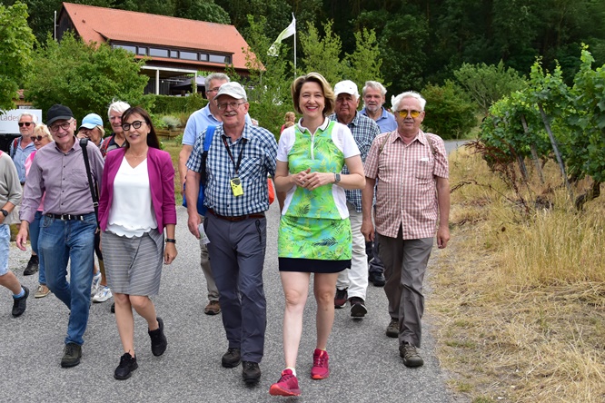 Wandern, Radeln und ins Gespräch kommen: Anja Weisgerber lädt zur Wahlkreistour 2026 ein