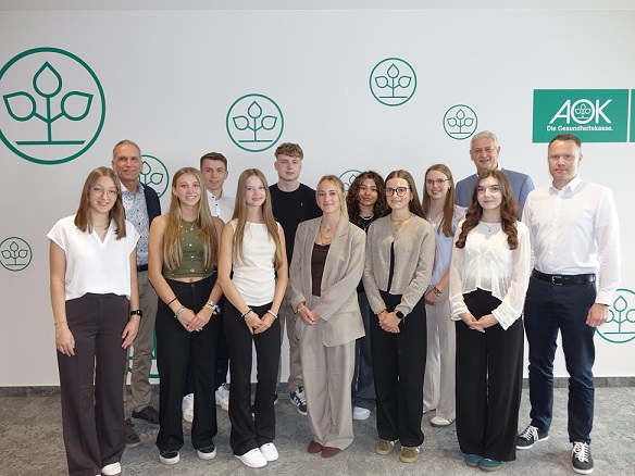 Übergang von der Schule in die Arbeitswelt: Die AOK Schweinfurt begrüßt zehn neue Auszubildende