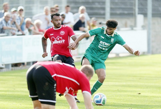 5:1 gegen die FTS: Der 13. Saisonsieg der überragenden Abtswinder war nur wenige Minuten gefährdet – MIT VIELEN FOTOS!