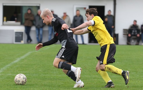 Die Überraschungs-Tabellenführer der Kreisligen: Der FC Arnstein und der FC Haßfurt grüßen von ganz oben