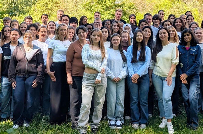Mit Vollgas ins neue Schuljahr: In diesem Herbst begannen 76 angehende Pflegekräfte ihre Ausbildung an der Berufsfachschule