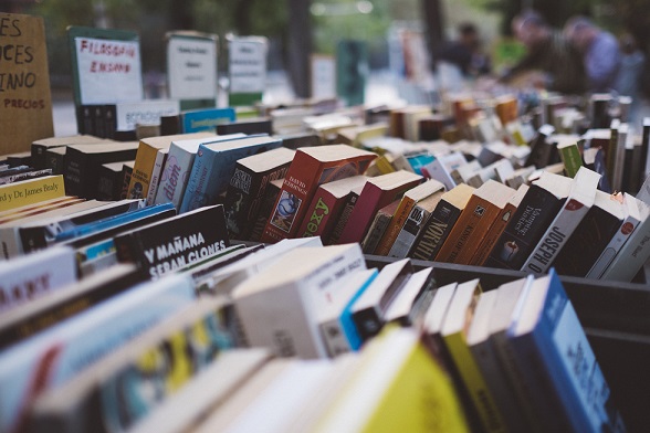 Stöbern, schmökern und Gutes tun: Freundeskreis Lesezeichen lädt beim Herbstmarkt zum Bücherflohmarkt im Bürgerhaus ein