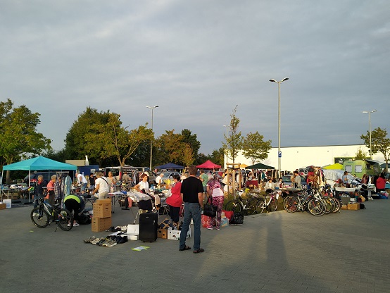 SPD-Flohmarkt auf dem Aldi-Parkplatz in Niederwerrn an einem hoffentlich sonnigen Tag